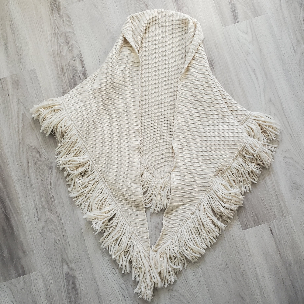 ❤️2/$20❤️ - Beige / Cream Knit Fringe Shawl - Modena - OS